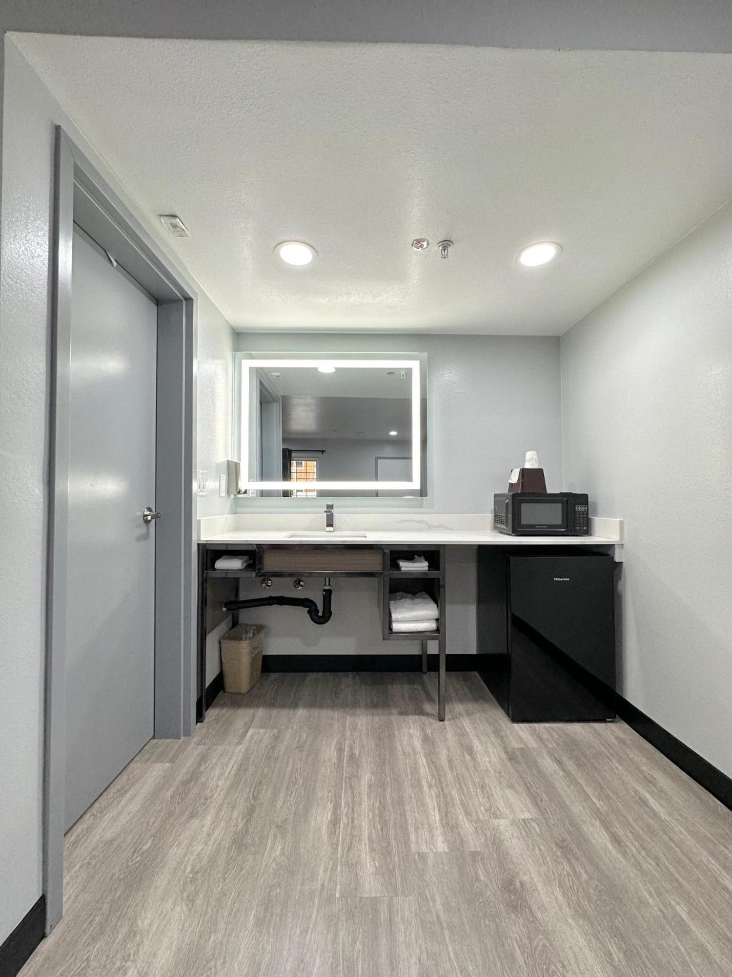 ทราเวลลอดจ์ บาย วินด์แฮม ออนแทริโอ Motel ออนตาริโอ ภายนอก รูปภาพ